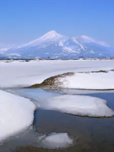 377 猪苗代湖の冬景色